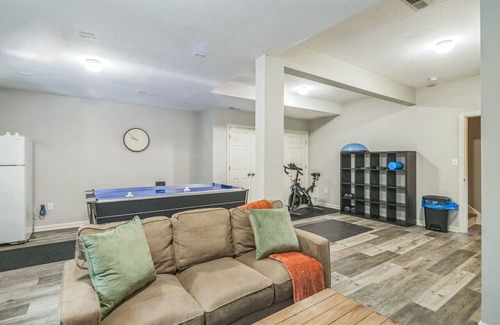 South Side House | Modern 3-Bed Home with Game Room