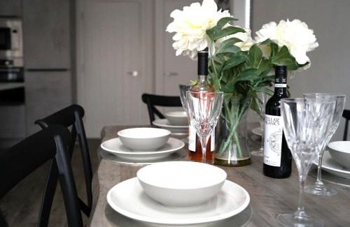 Atlantic Wharf House | Modern 3-Bed Home with Large Parking Space a Short Walk to Cardiff Bay or City Centre Contractor Friendly"
