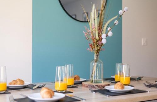 Ashford House | Modern 3 Bed House For 5- City Central - Free Parking