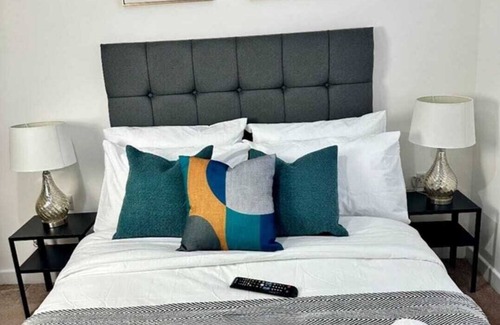 Birkenhead House | Modern 3 Bed House 10 mins from central Liverpool