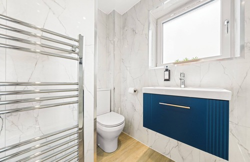 Paisley House | Modern 3-Bed Near Glasgow Airport