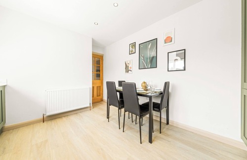 Paisley House | Modern 3-Bed Near Glasgow Airport