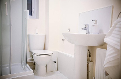 Belle Vue House | Modern 3-Bed | Prime Location | Short Stays