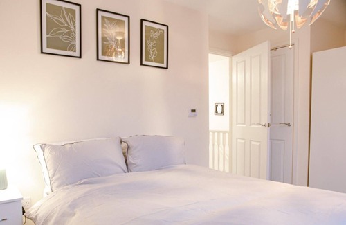 Belle Vue House | Modern 3-Bed | Prime Location | Short Stays