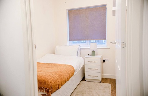 Belle Vue House | Modern 3-Bed | Prime Location | Short Stays