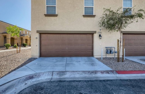 Nellis Air Force Base House | Modern 3 BED Townhouse in a Guard Gated Community!