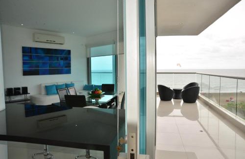 Cartagena District Apartment | Modern 3 Bedroom Apartment with sea-beach view