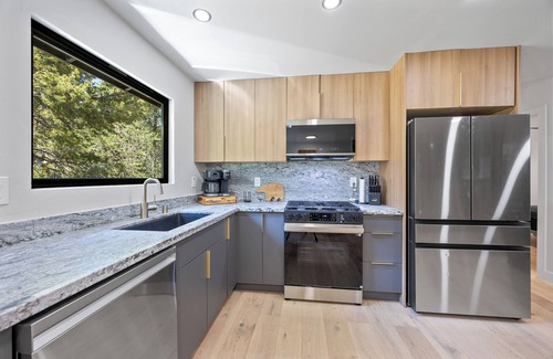 Mountain View Estates House | Modern 3-bedroom cabin in South Lake Tahoe