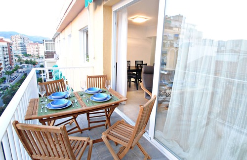 Plaza de Toros Vieja Apartment | Modern 3-Bedroom Apartment Near Málaga City Center, Train Station, and Beach