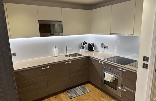 Brent Apartment | Modern 3-Bedroom apartment in Colindale