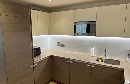 Brent Apartment | Modern 3-Bedroom apartment in Colindale