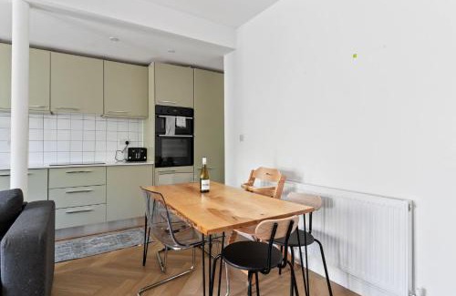 Bruce Grove Apartment | Modern 3 Bedroom Apartment in Tottenham