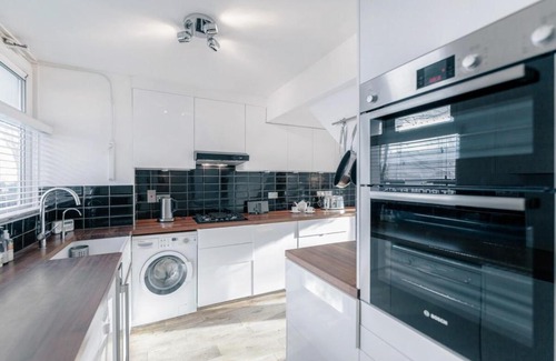 Brixton Apartment | Modern 3 Bedroom Apartment in Brixton
