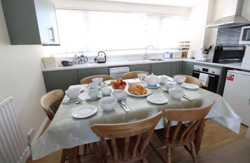 Cowes House | Modern 3-Bedroom Cowes Stay with Balcony & Panoramic Solent Views Close to Shops, Cafés, Sailing Clubs & Beach