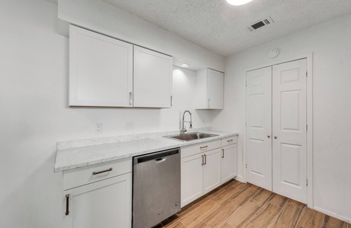 White Settlement House | Modern 3-bedroom duplex in near Downtown Ft. Worth