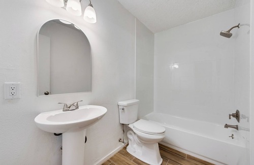 White Settlement House | Modern 3-bedroom duplex in near Downtown Ft. Worth