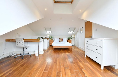 South Hampstead Apartment | Modern 3-Bedroom Flat Close to Regent's Park