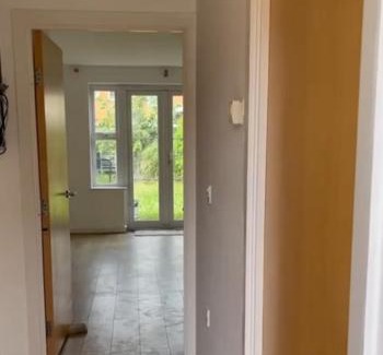 Darwin House | Modern 3-Bedroom Home 3 Minutes from Biggin Hill Airport - Secure Gated Community