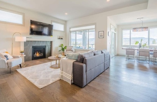 Southwest Mission House | Modern 3-bedroom House
