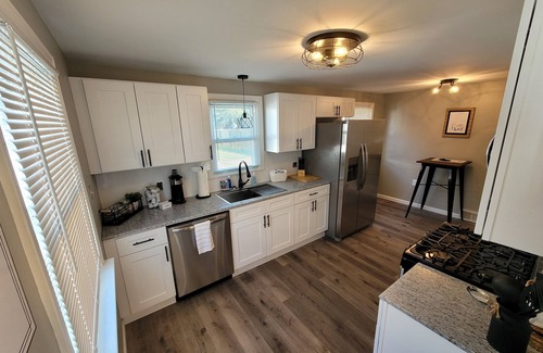 Buffalo House | Modern 3 Bedroom in the city of good neighbors