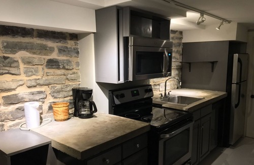 Kingston Apartment | Modern 3 Bedroom Near Queens University