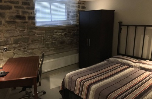 Kingston Apartment | Modern 3 Bedroom Near Queens University