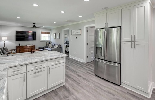 Chapin House | Modern 3-Bedroom on a Quiet Cove in Chapin