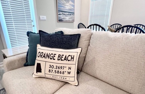 Orange Beach Condo | Modern 3 Bedroom Retreat! 5 minutes to the beach, 3 minutes to the Wharf