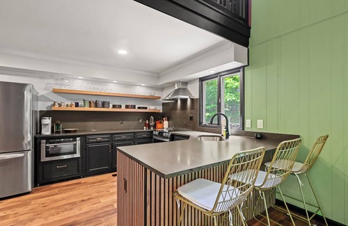 West Jefferson House | Modern 3-bedroom house with EV Charger in West Jefferson