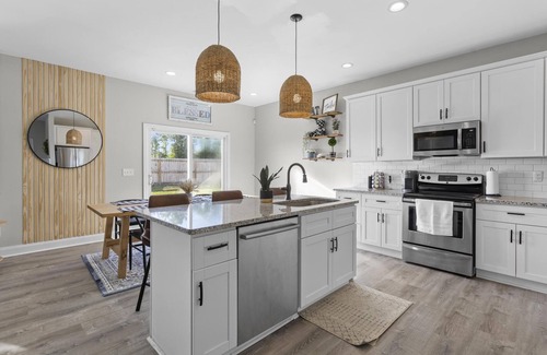 Westgate House | ✨MODERN 3 BEDROOM W/PLENTY AMENITIES TO ENJOY!✨
