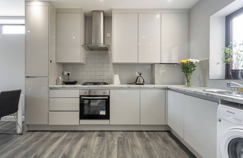 Canning Town North Apartment | Modern 3 bedrooms apartment in Canning Town