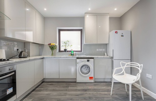 Canning Town North Apartment | Modern 3 bedrooms apartment in Canning Town