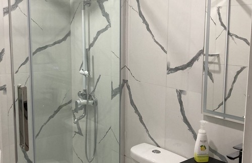 LaSalle Apartment | Modern 3 beds, free parking
