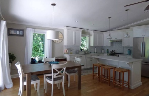 East Hampton North House | Modern 3 BR Close to All - Restaurants, Shops, and Beaches