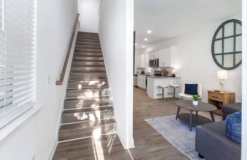 Goose Creek Apartment | Modern 3 BR Cottage Home with Luxury Resort Pool