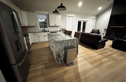 Seneca House | Modern 3 BR home, interior lot near Lake Keowee, Clemson, Walhalla, Seneca.