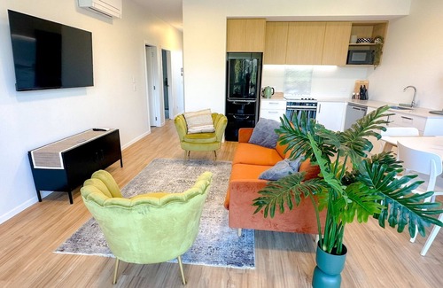 Paraparaumu Beach Apartment | Modern 3Bdr/2bath Apartment ~beach ~golf ~shops