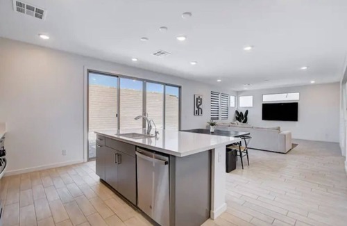North Las Vegas House | Modern 3BR 2.5bath home North LV