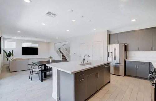 North Las Vegas House | Modern 3BR 2.5bath home North LV