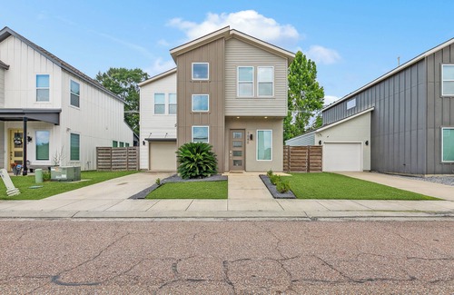 South Baton Rouge House | Modern 3BR/2.5BA House Minutes From Perkins Rowen