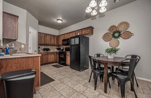 Oklahoma City Apartment | Modern 3BR/2BA Near Tinker AFB & OKC!