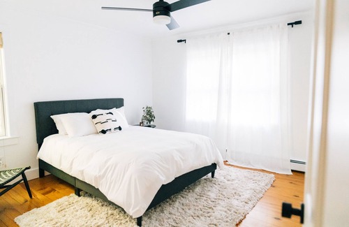 Stone Ridge House | Modern 3BR Barnhouse with Fireplace & Hi Speed Wifi