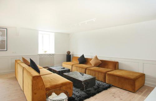 Nyhavn - Amalienborg Apartment | Modern 3BR Duplex Apartment in Nyhavn w Private Balcony