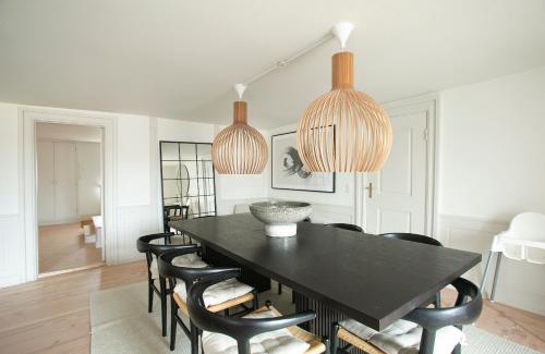 Nyhavn - Amalienborg Apartment | Modern 3BR Duplex Apartment in Nyhavn w Private Balcony