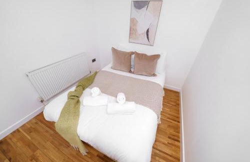 Spitalfields Apartment | Modern 3BR - Flat Sleeps 8 - Walk to Liverpool St