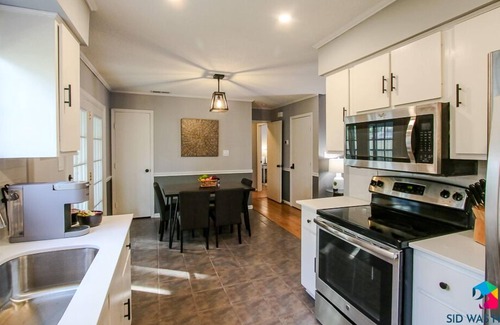 Savannah House | Modern 3BR Home, 25 Mins to Tybee + Pets