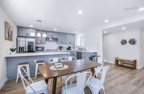 La Puente House | Modern 3BR Home + Parking + Near DTLA #TravelSGV