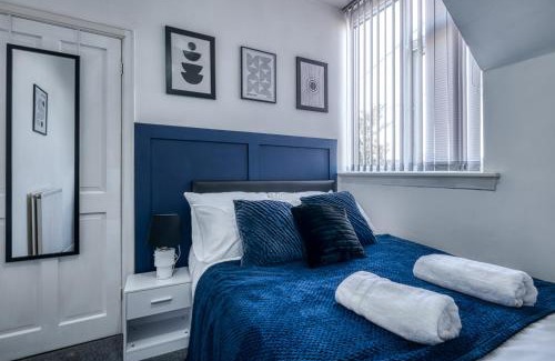 Manchester Apartment | Modern 3BR Home Pet Friendly Near City Centre