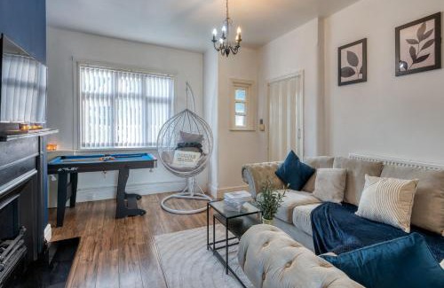 Manchester Apartment | Modern 3BR Home Pet Friendly Near City Centre