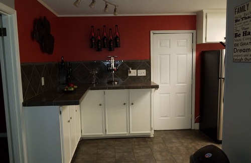 Gunter Afs House | Modern 3BR House w/Pool, Patio, Grill & TVs -Minutes from Downtown & East Chase